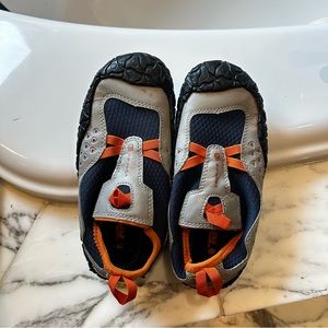 Teva water shoes kids size 2 Velcro closure great condition great for outdoor